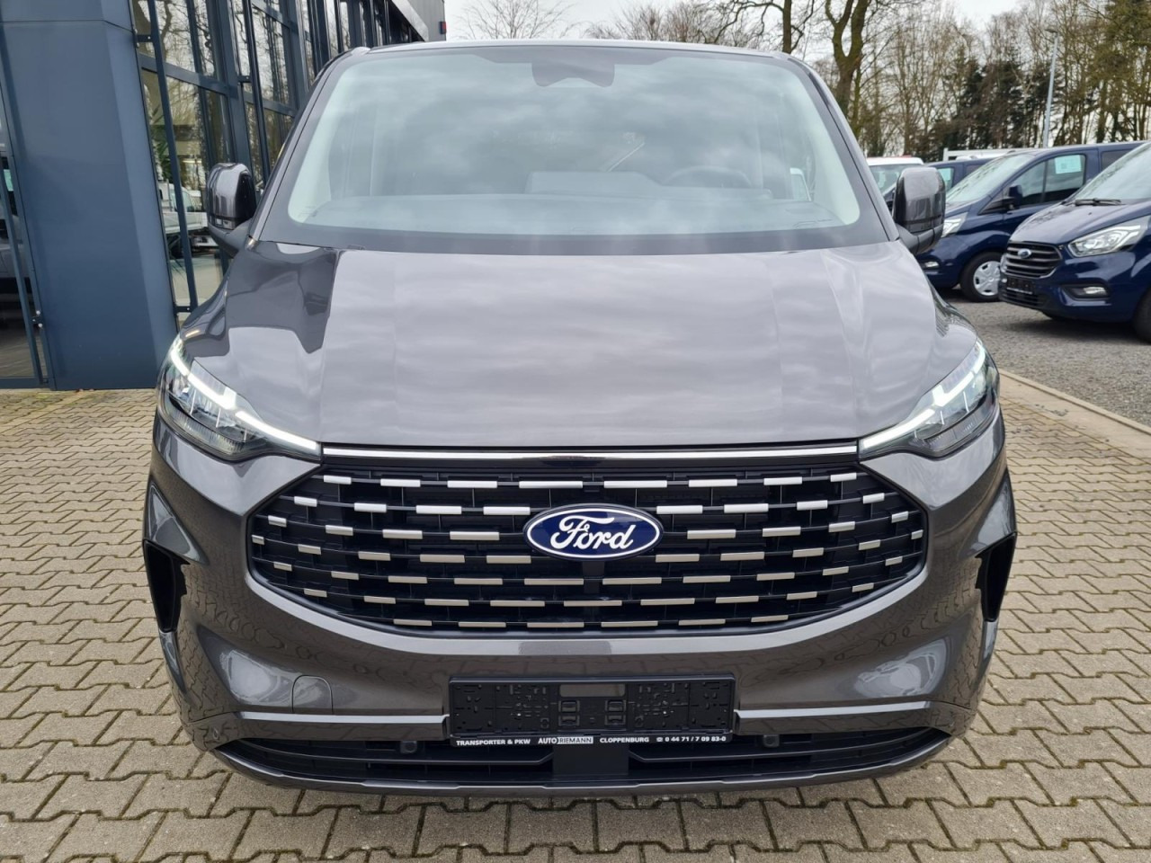 Ford Tourneo Custom 320 L1 AG Titanium X AHK LED NAVI 2X SCHIEBE - ميكروباص: صورة 2 Ford Tourneo Custom 320 L1 AG Titanium X AHK LED NAVI 2X SCHIEBE - ميكروباص: صورة 2