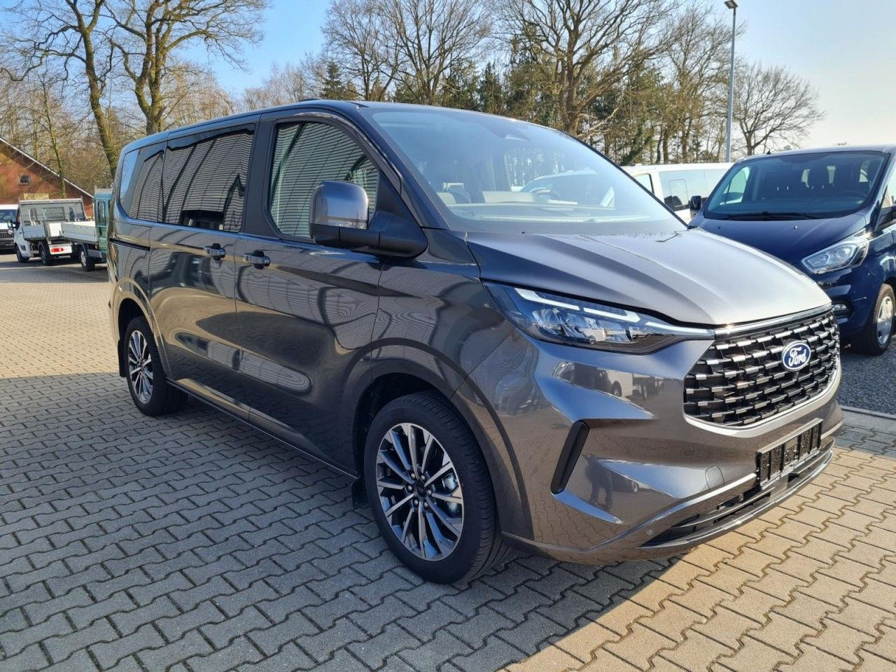 Ford Tourneo Custom 320 Titanium X L1 AHK LED LMF NAV - ميكروباص: صورة 3 Ford Tourneo Custom 320 Titanium X L1 AHK LED LMF NAV - ميكروباص: صورة 3