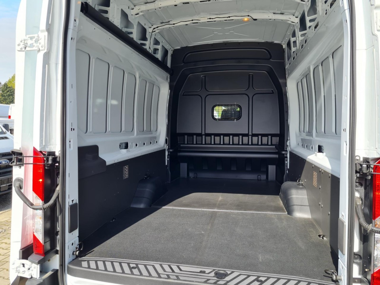 فان, الشاحنات الصغيرة كابينة مزدوجة Ford Transit 350 Kasten L4H3 Doka Trend Mixto RWD: صورة 7 فان, الشاحنات الصغيرة كابينة مزدوجة Ford Transit 350 Kasten L4H3 Doka Trend Mixto RWD: صورة 7