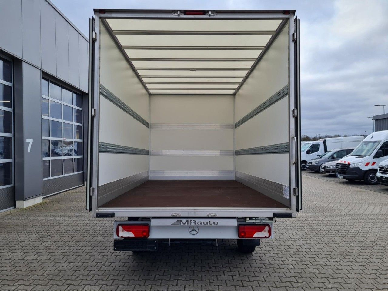 Mercedes-Benz Sprinter 315 CDi Koffer lang MBux Klima - شاحنة بصندوق مغلق: صورة 5 Mercedes-Benz Sprinter 315 CDi Koffer lang MBux Klima - شاحنة بصندوق مغلق: صورة 5