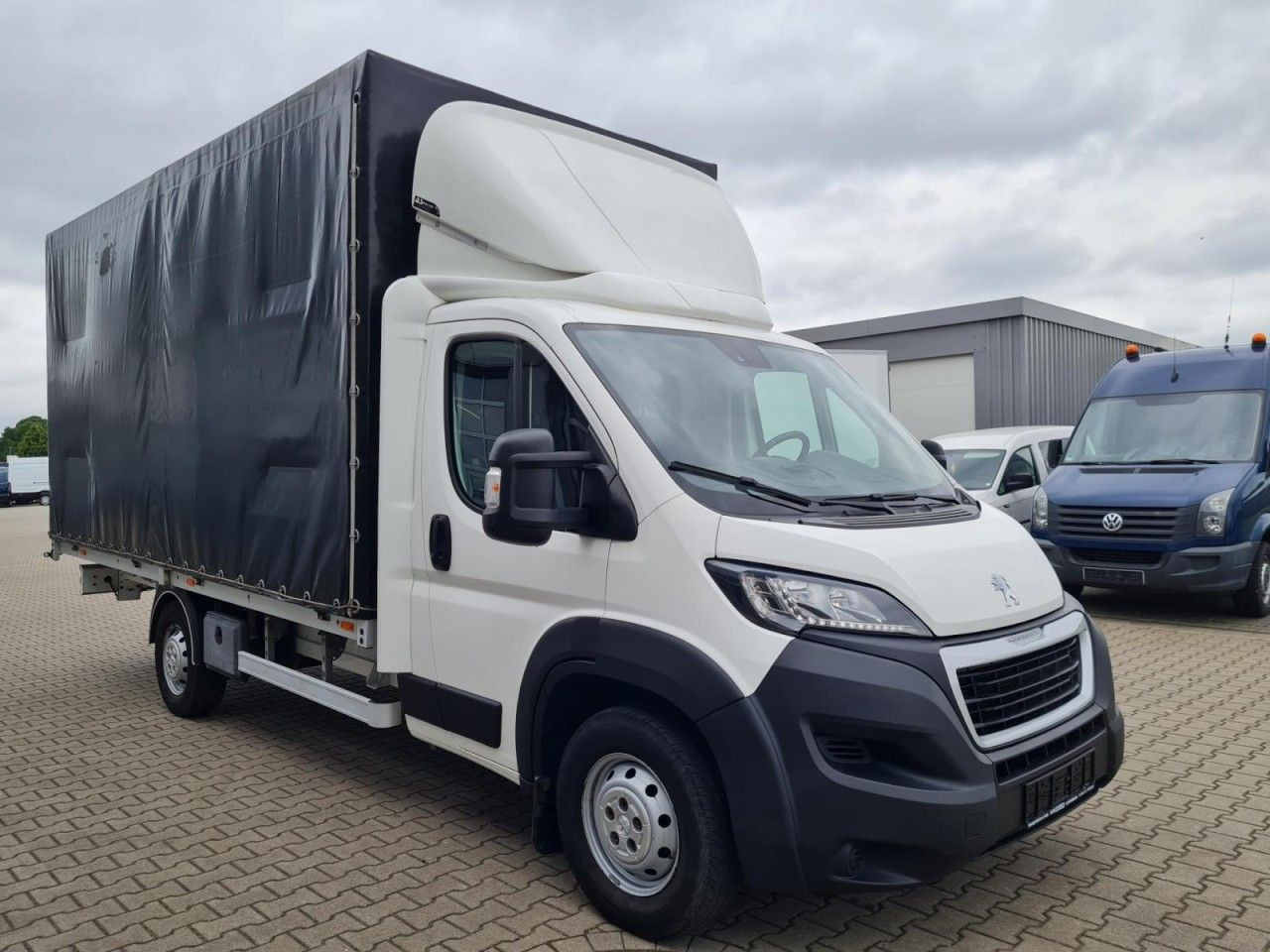Peugeot Boxer 3,5t Pritsche Plane 2.2 HDi L4 435 - شاحنة مغلقة بستائر جانبية: صورة 3 Peugeot Boxer 3,5t Pritsche Plane 2.2 HDi L4 435 - شاحنة مغلقة بستائر جانبية: صورة 3