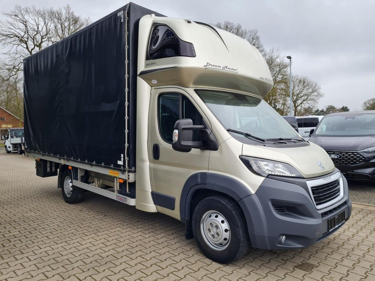 Peugeot Boxer Pritsche L4 Schiebe Plane Schlafkab Luftfe - شاحنة مغلقة بستائر جانبية: صورة 3 Peugeot Boxer Pritsche L4 Schiebe Plane Schlafkab Luftfe - شاحنة مغلقة بستائر جانبية: صورة 3