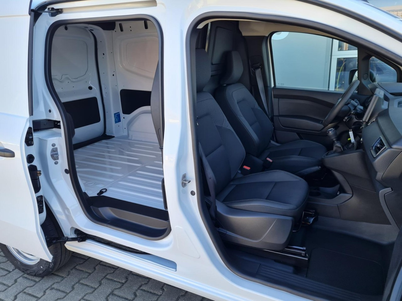 Renault Kangoo Van Kasten L1H1 TCe 1.3i KLIMA PDC TEMPOMAT - فان المدمجة: صورة 4 Renault Kangoo Van Kasten L1H1 TCe 1.3i KLIMA PDC TEMPOMAT - فان المدمجة: صورة 4