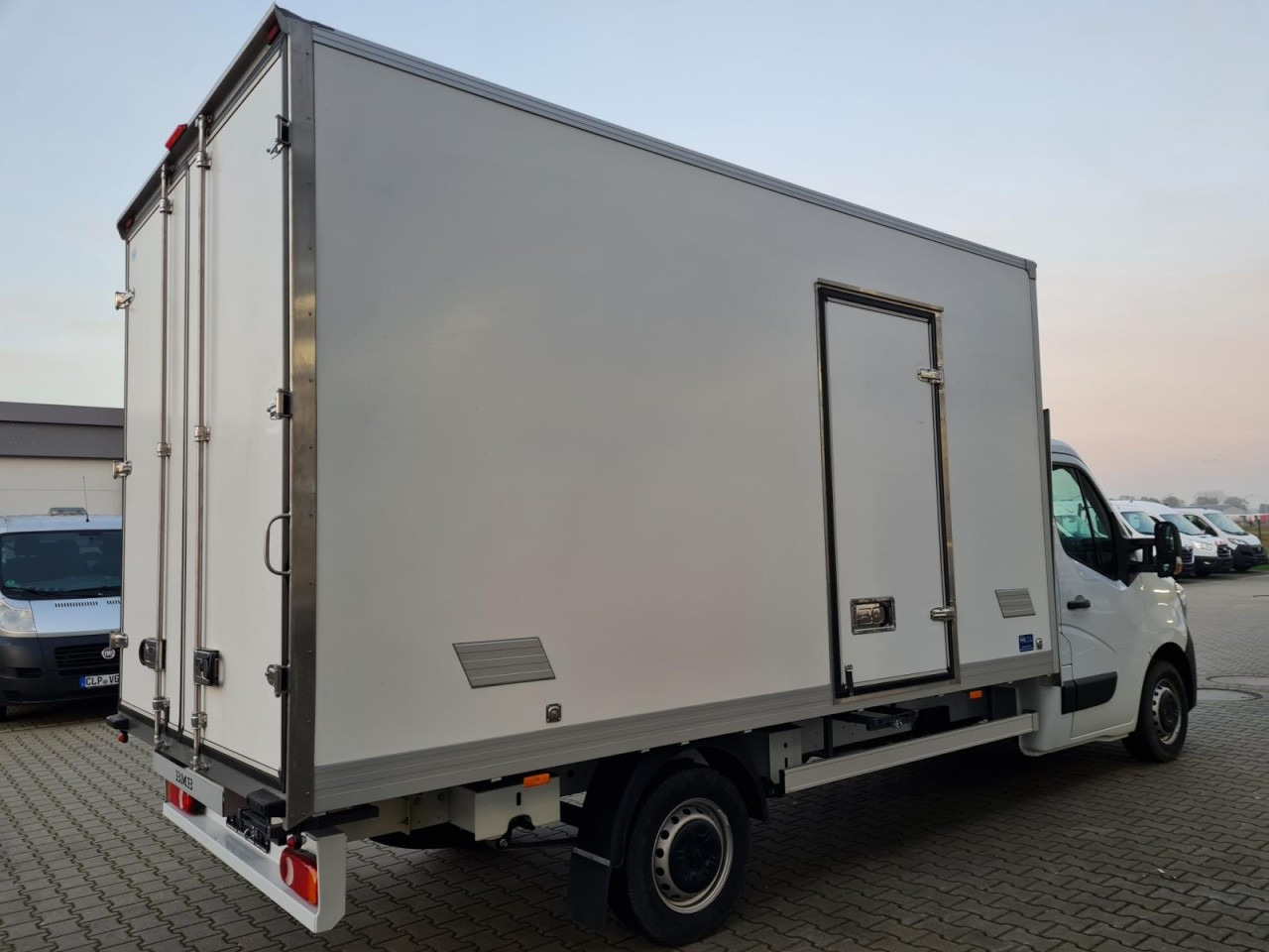 Renault Master 3.5t Möbel Koffer KLIMA LUFTFEDERUNG TEMPOMAT - شاحنة بصندوق مغلق: صورة 4 Renault Master 3.5t Möbel Koffer KLIMA LUFTFEDERUNG TEMPOMAT - شاحنة بصندوق مغلق: صورة 4
