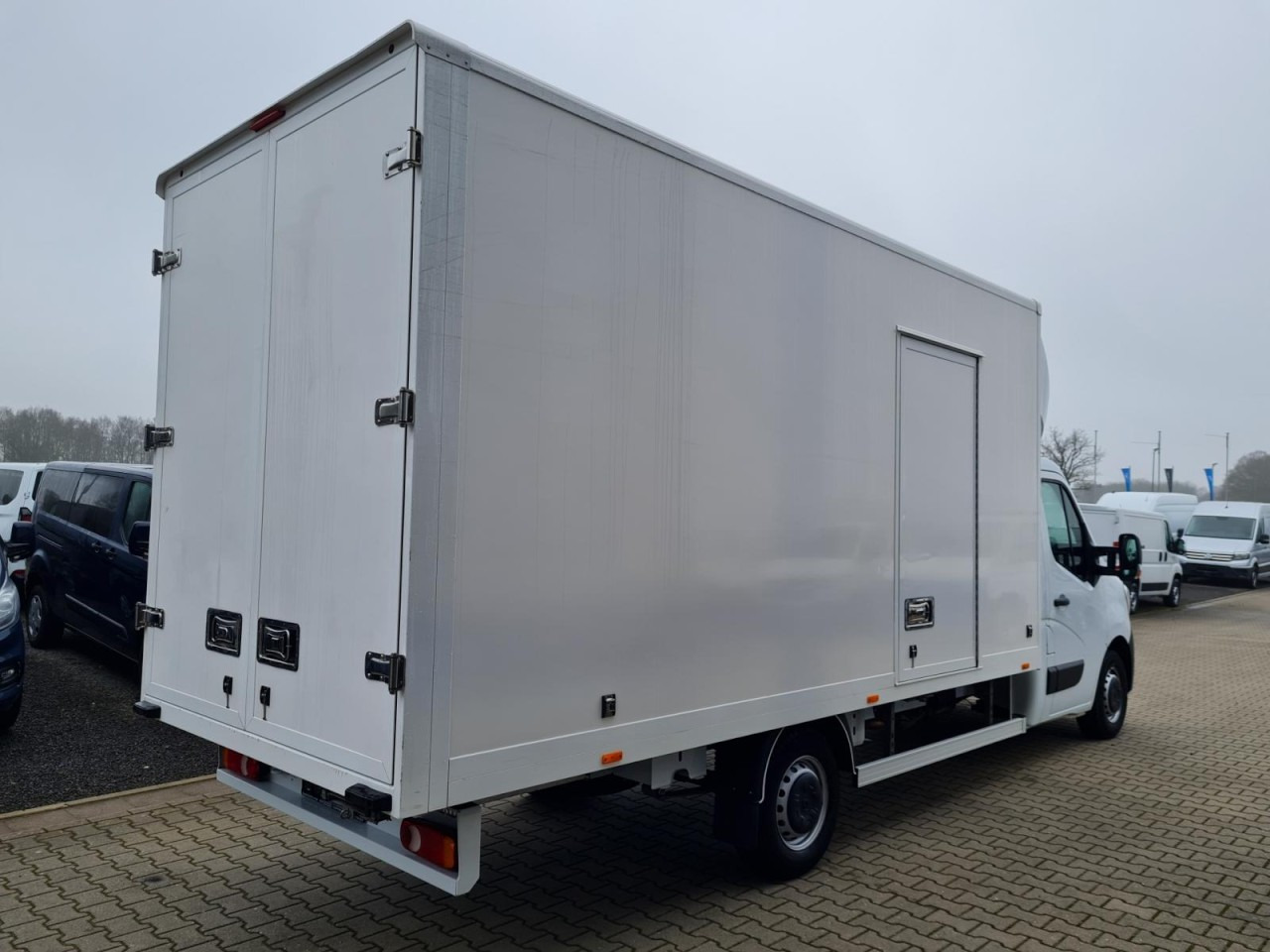 Renault Master 3.5t Möbel Koffer mit 10 Pal. Plätze TEMPOMAT - شاحنة بصندوق مغلق: صورة 4 Renault Master 3.5t Möbel Koffer mit 10 Pal. Plätze TEMPOMAT - شاحنة بصندوق مغلق: صورة 4