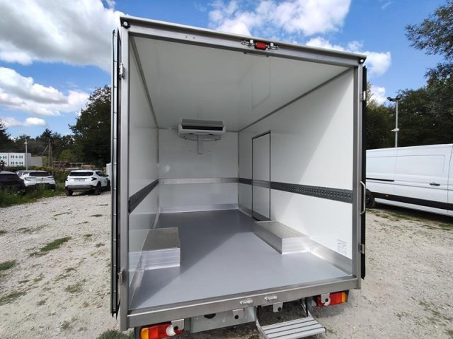 Renault Master 35 Kühlkoffer Tiefrahmen dCi 170 Stand+Fahrk. - شاحنة توصيل مبردة: صورة 4 Renault Master 35 Kühlkoffer Tiefrahmen dCi 170 Stand+Fahrk. - شاحنة توصيل مبردة: صورة 4