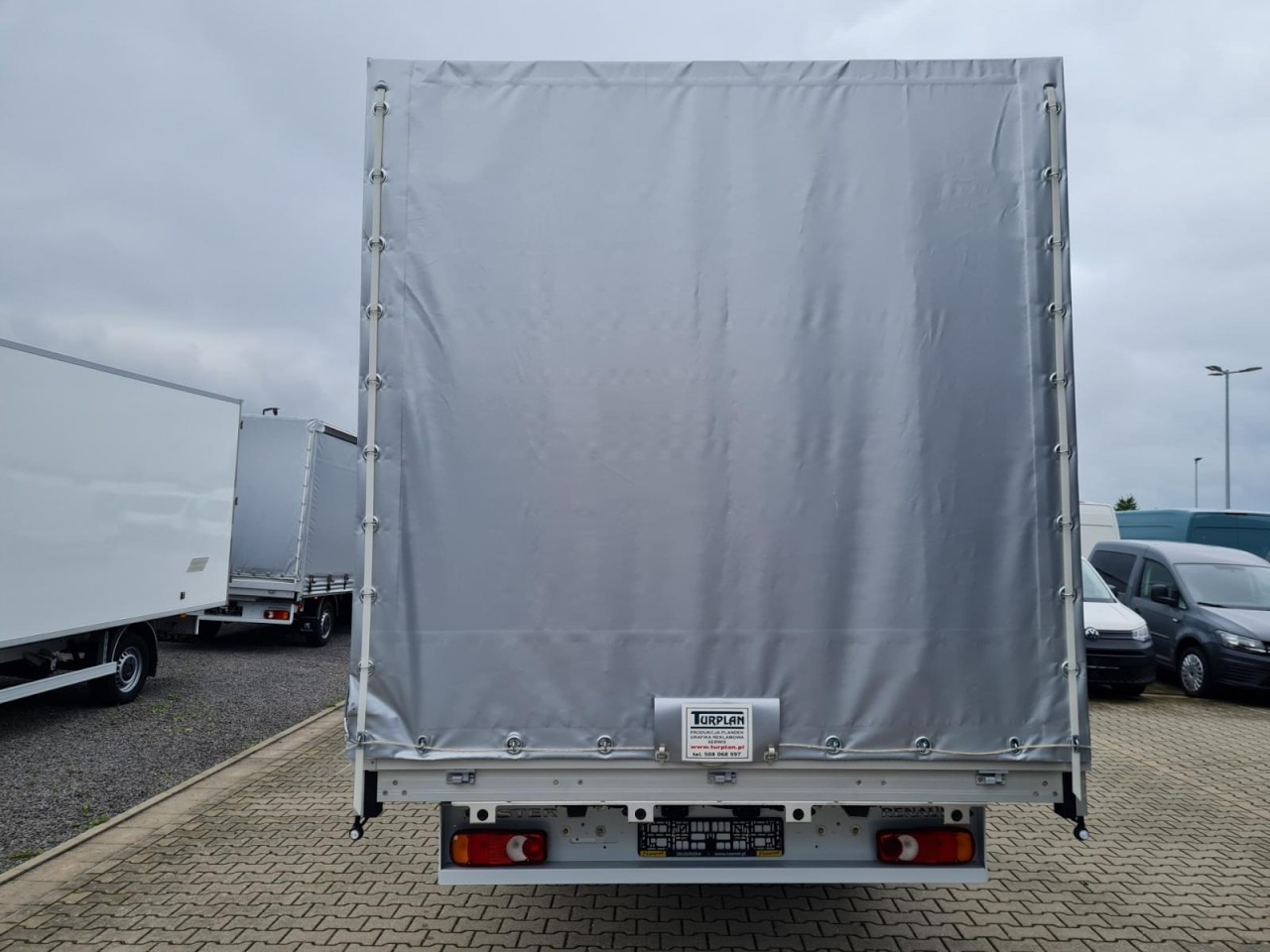 Renault Master 35 Pritsche Schiebe Plane Schlafkab 10 PAL LUFTFEDER - شاحنة مغلقة بستائر جانبية: صورة 5 Renault Master 35 Pritsche Schiebe Plane Schlafkab 10 PAL LUFTFEDER - شاحنة مغلقة بستائر جانبية: صورة 5