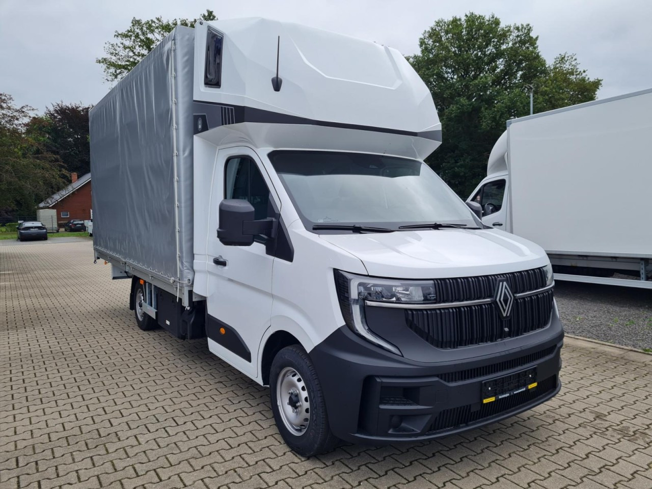 Renault Master 35 Pritsche Schiebe Plane Schlafkab 10 PAL LUFTFEDER - شاحنة مغلقة بستائر جانبية: صورة 2 Renault Master 35 Pritsche Schiebe Plane Schlafkab 10 PAL LUFTFEDER - شاحنة مغلقة بستائر جانبية: صورة 2