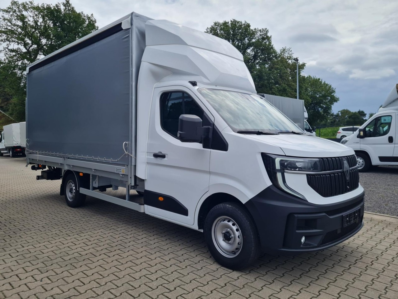 Renault Master Pritsche Schiebe Plane LBW Luftfederung - شاحنة مغلقة بستائر جانبية: صورة 4 Renault Master Pritsche Schiebe Plane LBW Luftfederung - شاحنة مغلقة بستائر جانبية: صورة 4