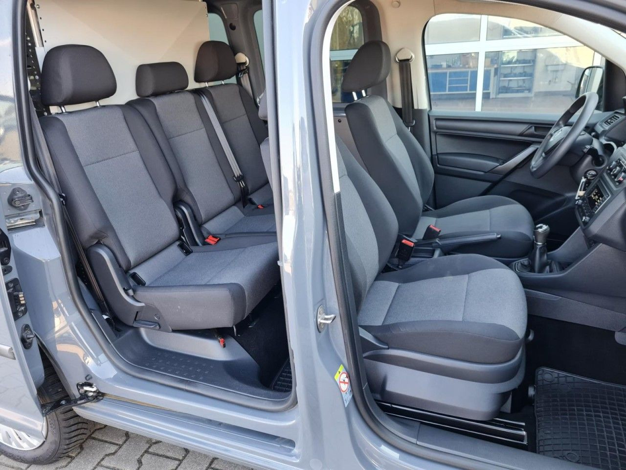 Volkswagen Caddy 4Motion TDi Kombi 5-Sitze TEMPO STHZ REGAL - سيارة ستيشن: صورة 4 Volkswagen Caddy 4Motion TDi Kombi 5-Sitze TEMPO STHZ REGAL - سيارة ستيشن: صورة 4