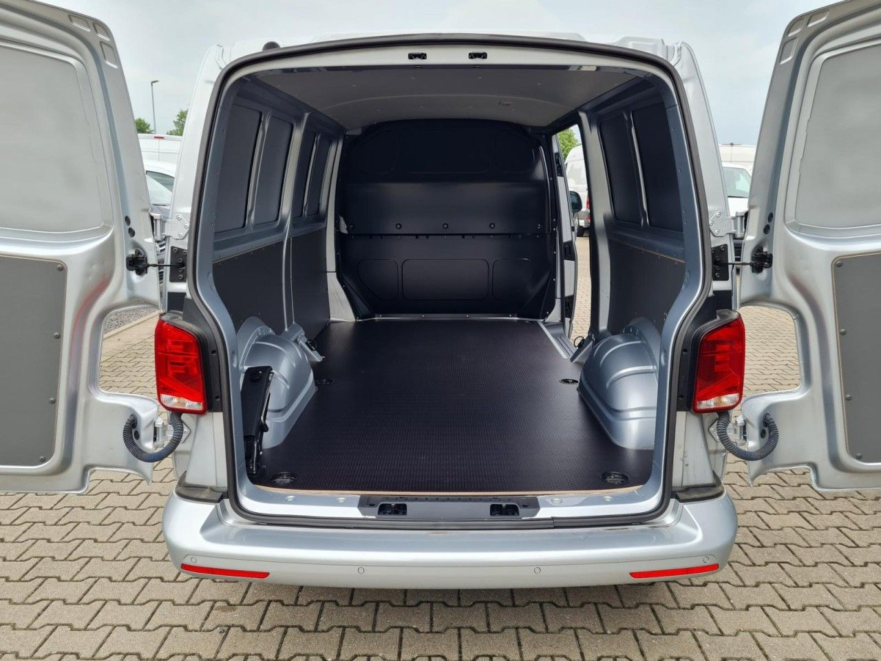 Volkswagen T6.1 Kasten TDI lang DSG LED KAMERA TEMPOMAT - فان المدمجة: صورة 5 Volkswagen T6.1 Kasten TDI lang DSG LED KAMERA TEMPOMAT - فان المدمجة: صورة 5