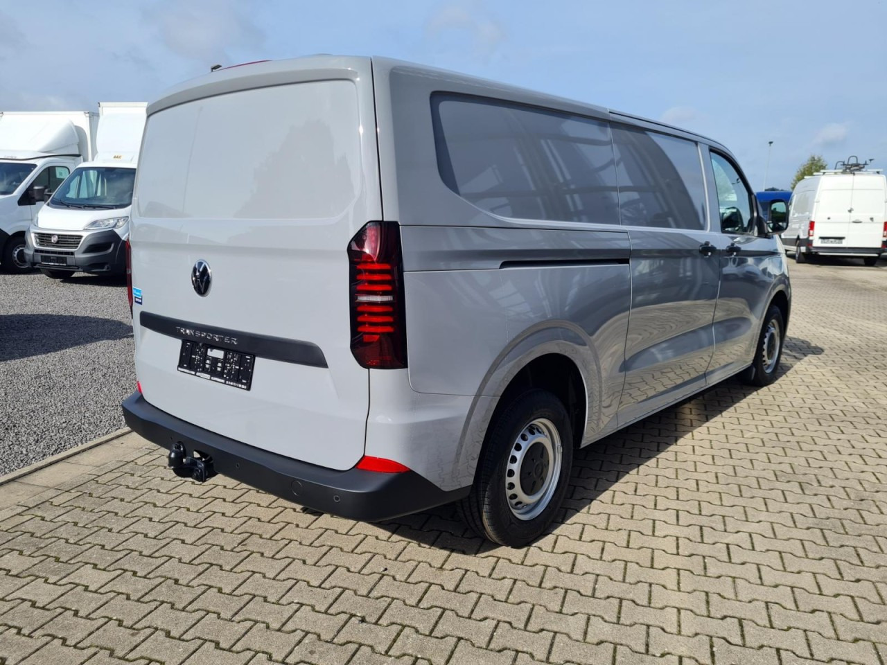 Volkswagen T7 Transporter Kasten TDi AG L2 AHK KLIMA KAMERA LED - فان المدمجة: صورة 4 Volkswagen T7 Transporter Kasten TDi AG L2 AHK KLIMA KAMERA LED - فان المدمجة: صورة 4