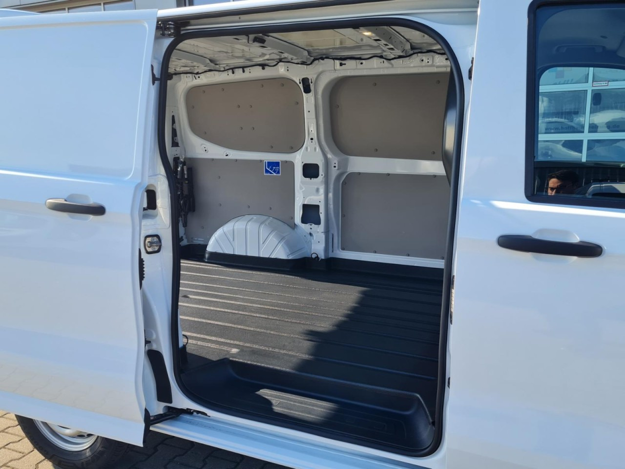 Volkswagen T7 Transporter Kasten TDi L1 Heckklappe KLIMA PDC - فان المدمجة: صورة 4 Volkswagen T7 Transporter Kasten TDi L1 Heckklappe KLIMA PDC - فان المدمجة: صورة 4