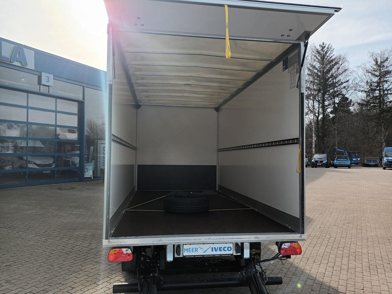 Iveco Daily 35S14HE Koffer LBW, Rückfahrkamera 2x a... - شاحنة بصندوق مغلق: صورة 5 Iveco Daily 35S14HE Koffer LBW, Rückfahrkamera 2x a... - شاحنة بصندوق مغلق: صورة 5