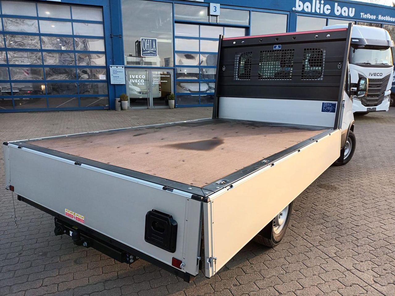 Iveco Daily 35S16H3.0 Pritsche,AHK, Rückfahrkamera... - شاحنة توصيل مفتوحة: صورة 4 Iveco Daily 35S16H3.0 Pritsche,AHK, Rückfahrkamera... - شاحنة توصيل مفتوحة: صورة 4