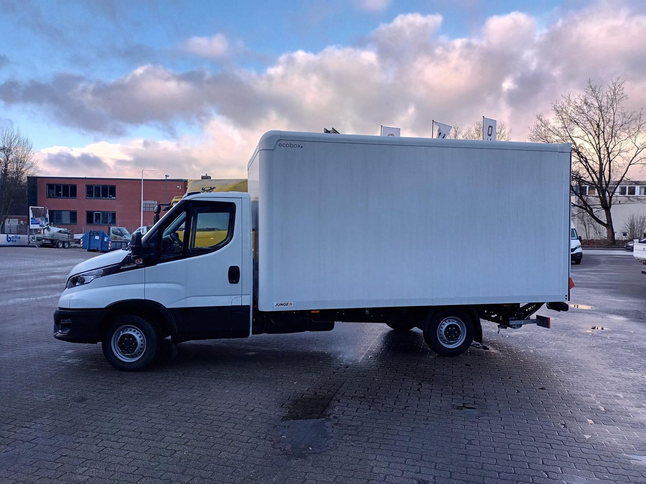 Iveco Daily 35S16HA8 Koffer LBW - ab 0% Finanzieren - شاحنة بصندوق مغلق: صورة 2 Iveco Daily 35S16HA8 Koffer LBW - ab 0% Finanzieren - شاحنة بصندوق مغلق: صورة 2