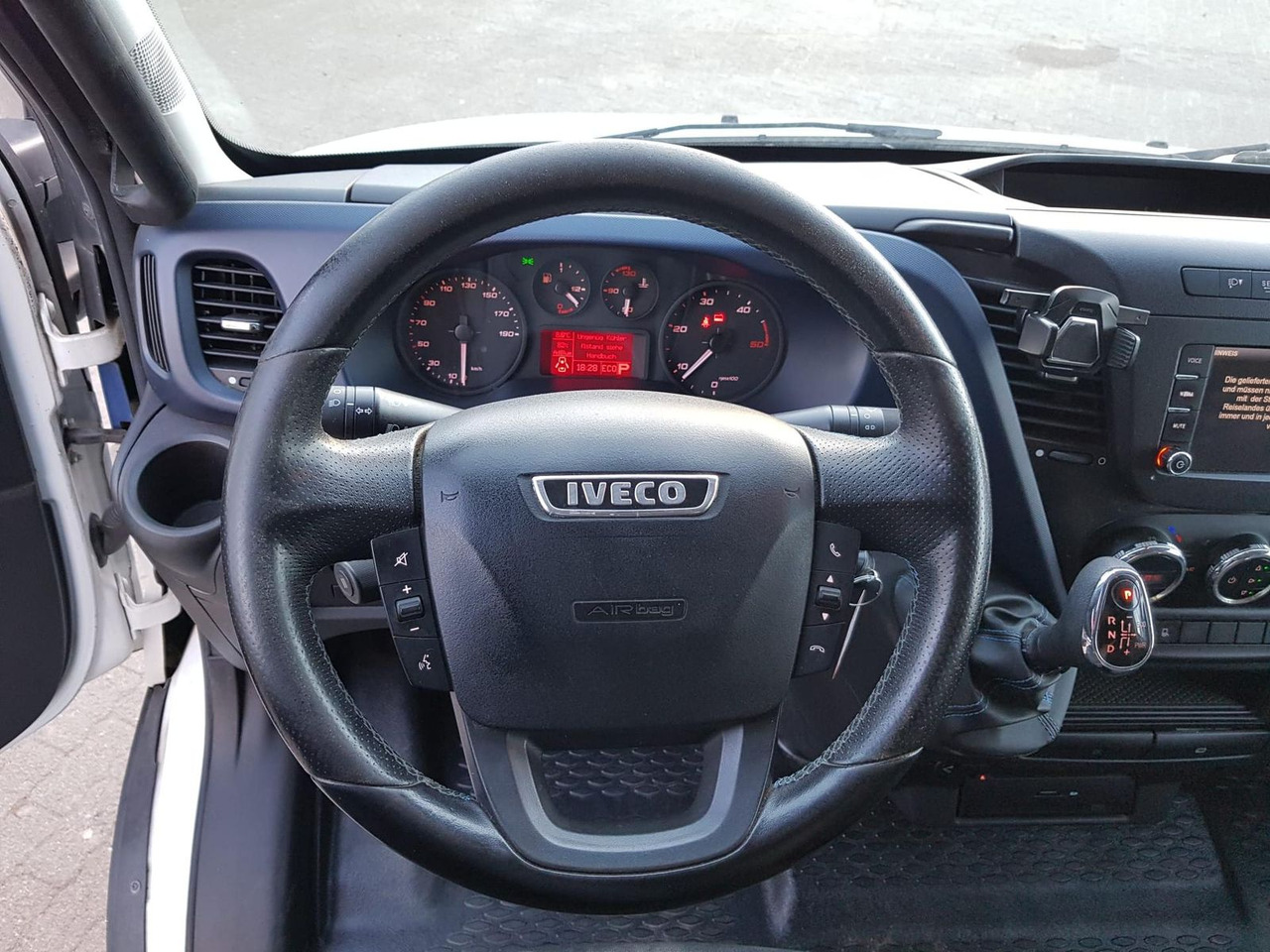 تأجير  Iveco Daily 35S16SA8 V/P Klima, AHK, Rückfahrkamera... Iveco Daily 35S16SA8 V/P Klima, AHK, Rückfahrkamera...: صورة 13