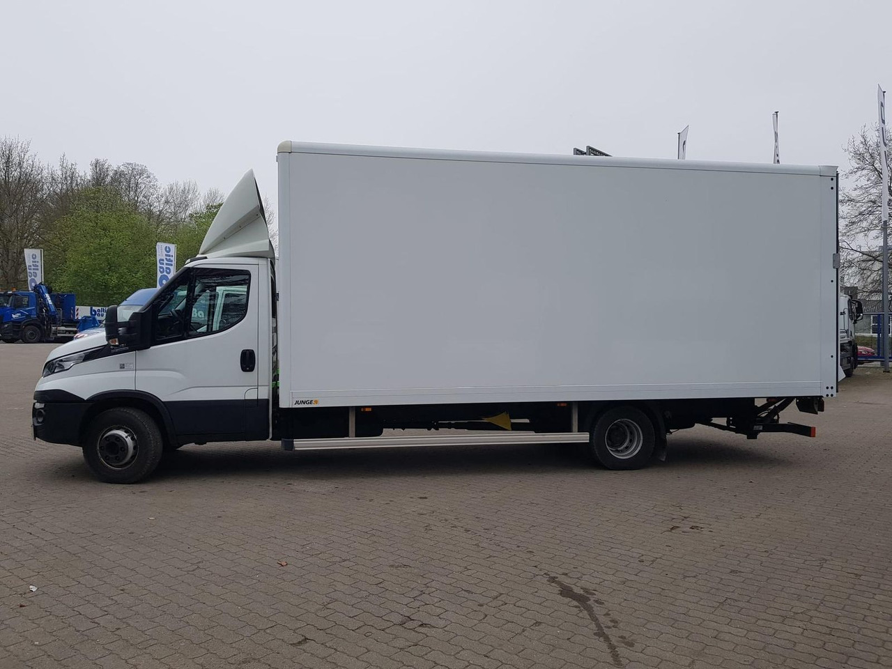 Iveco Daily 70C18HA8/P Koffer, Luftfederung, Kamera - شاحنة بصندوق مغلق: صورة 3 Iveco Daily 70C18HA8/P Koffer, Luftfederung, Kamera - شاحنة بصندوق مغلق: صورة 3