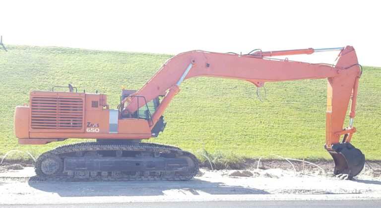 Hitachi ZX650 – with long reach and normal boom / mit Langarm und normalem Arm - حفار زاحف: صورة 1 Hitachi ZX650 – with long reach and normal boom / mit Langarm und normalem Arm - حفار زاحف: صورة 1