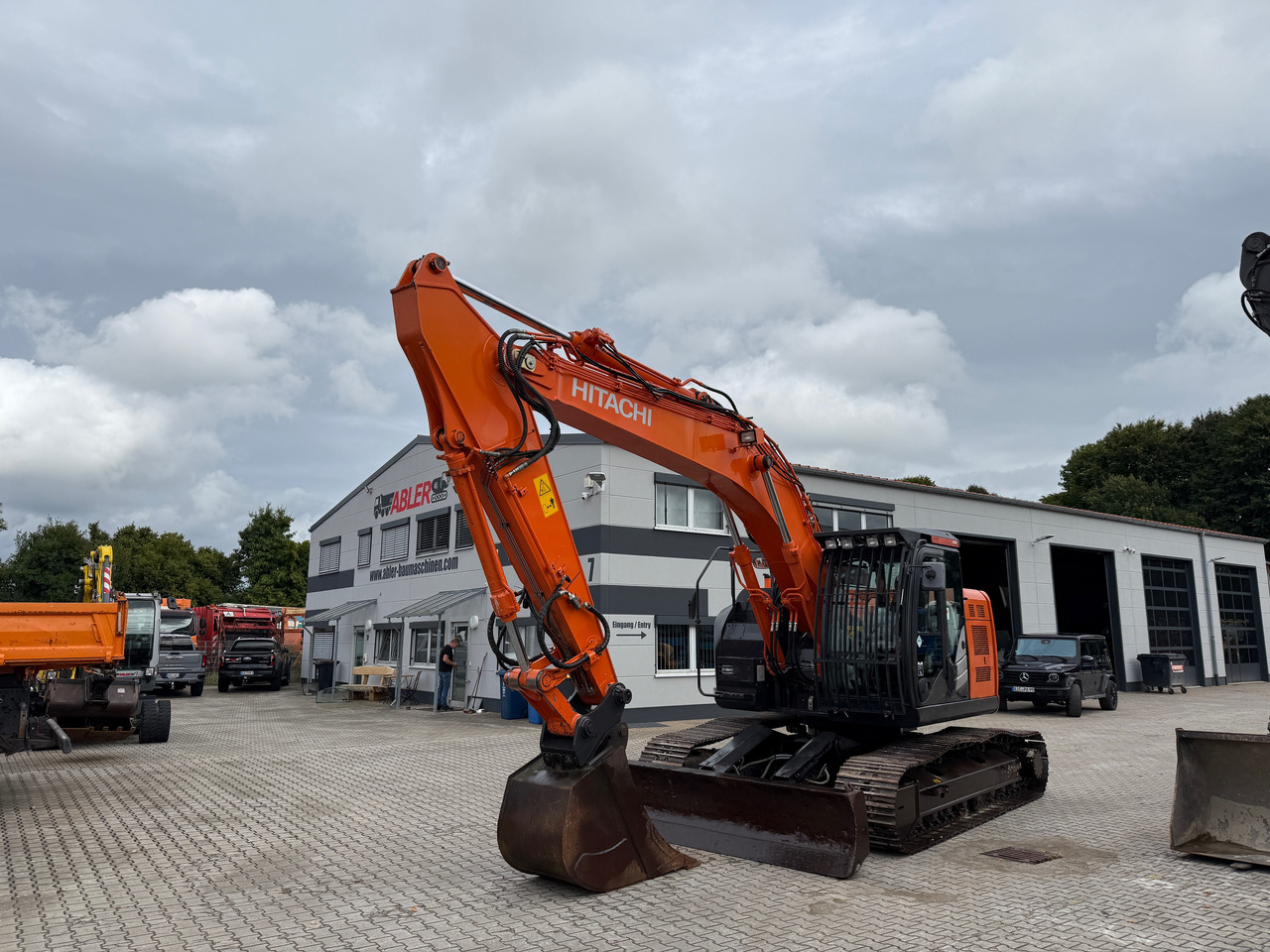 Hitachi ZX225 USLC-5B Kurzheck Kettenbagger - حفّار: صورة 2 Hitachi ZX225 USLC-5B Kurzheck Kettenbagger - حفّار: صورة 2