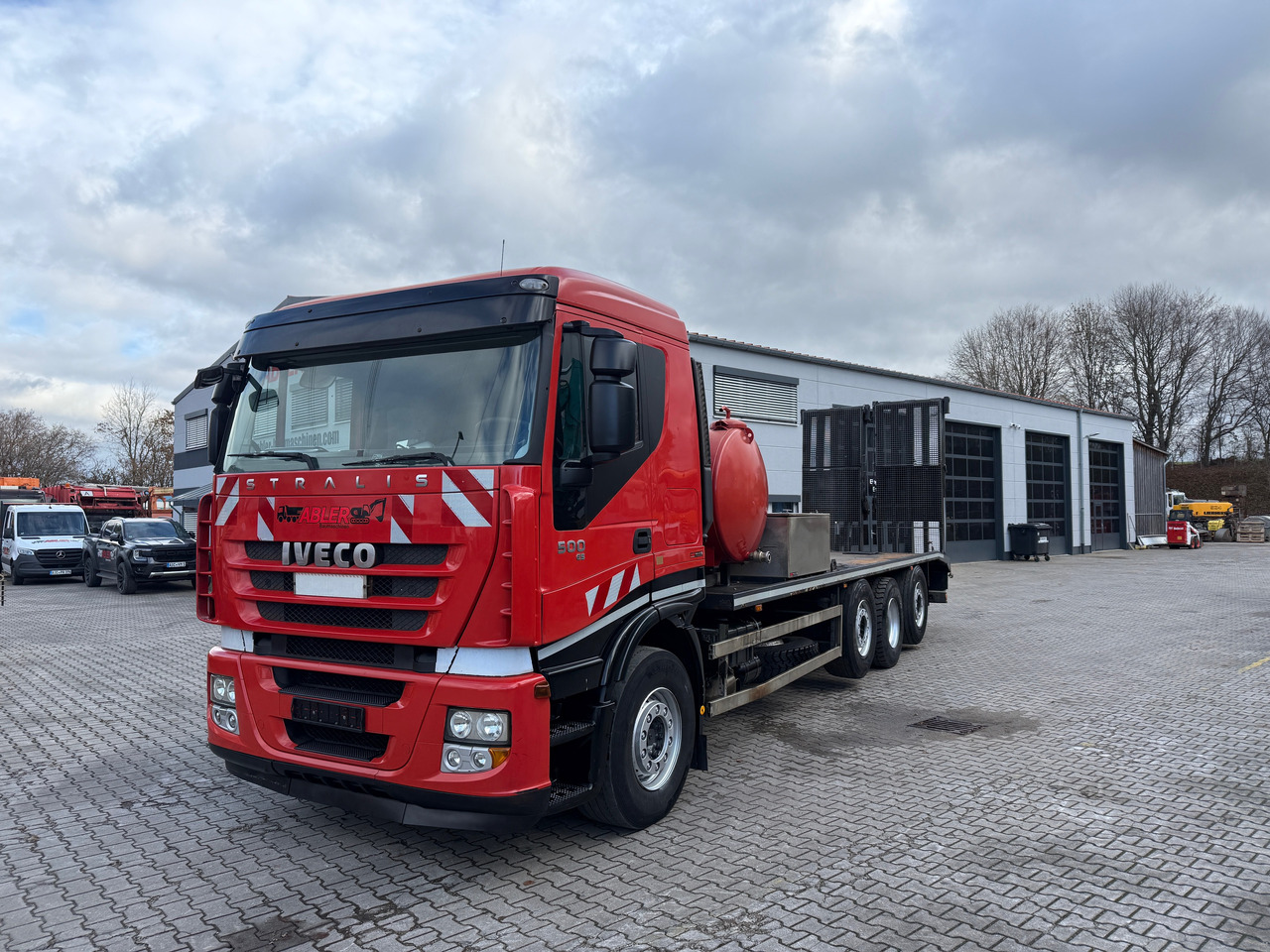 Iveco 4-Achs Baumaschinentransporter hydr. Rampe - شاحنة نقل سيارات شاحنة: صورة 2 Iveco 4-Achs Baumaschinentransporter hydr. Rampe - شاحنة نقل سيارات شاحنة: صورة 2