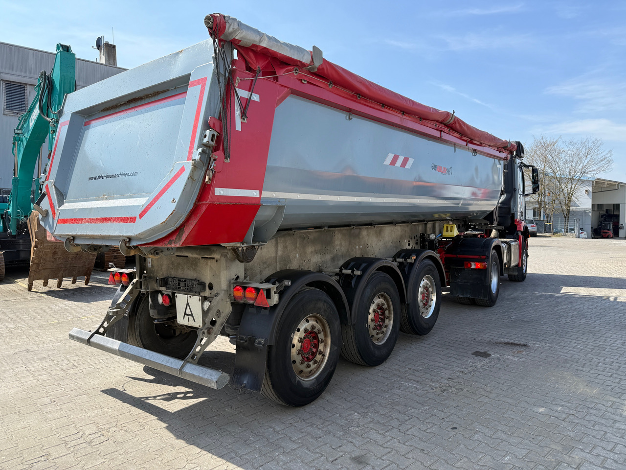 Mercedes-Benz 1851 Arocs ECHTER 4x4 mit Schmitz Kippauflieger - شاحنة قلاب: صورة 4 Mercedes-Benz 1851 Arocs ECHTER 4x4 mit Schmitz Kippauflieger - شاحنة قلاب: صورة 4