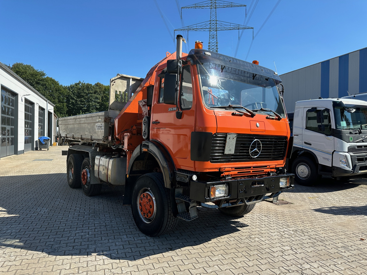 Mercedes-Benz 2535 NG 3-Seiten-Kipper mit Kran - شاحنة قلاب, شاحنة كرين: صورة 3 Mercedes-Benz 2535 NG 3-Seiten-Kipper mit Kran - شاحنة قلاب, شاحنة كرين: صورة 3