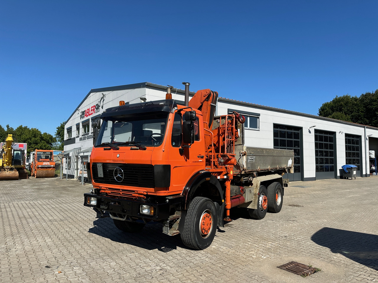 Mercedes-Benz 2535 NG 3-Seiten-Kipper mit Kran - شاحنة قلاب, شاحنة كرين: صورة 2 Mercedes-Benz 2535 NG 3-Seiten-Kipper mit Kran - شاحنة قلاب, شاحنة كرين: صورة 2