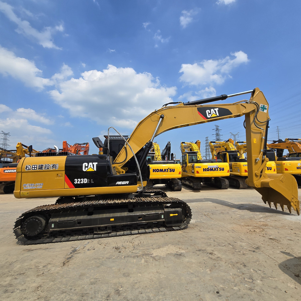 CATERPILLAR 323D2L - حفّار: صورة 1 CATERPILLAR 323D2L - حفّار: صورة 1
