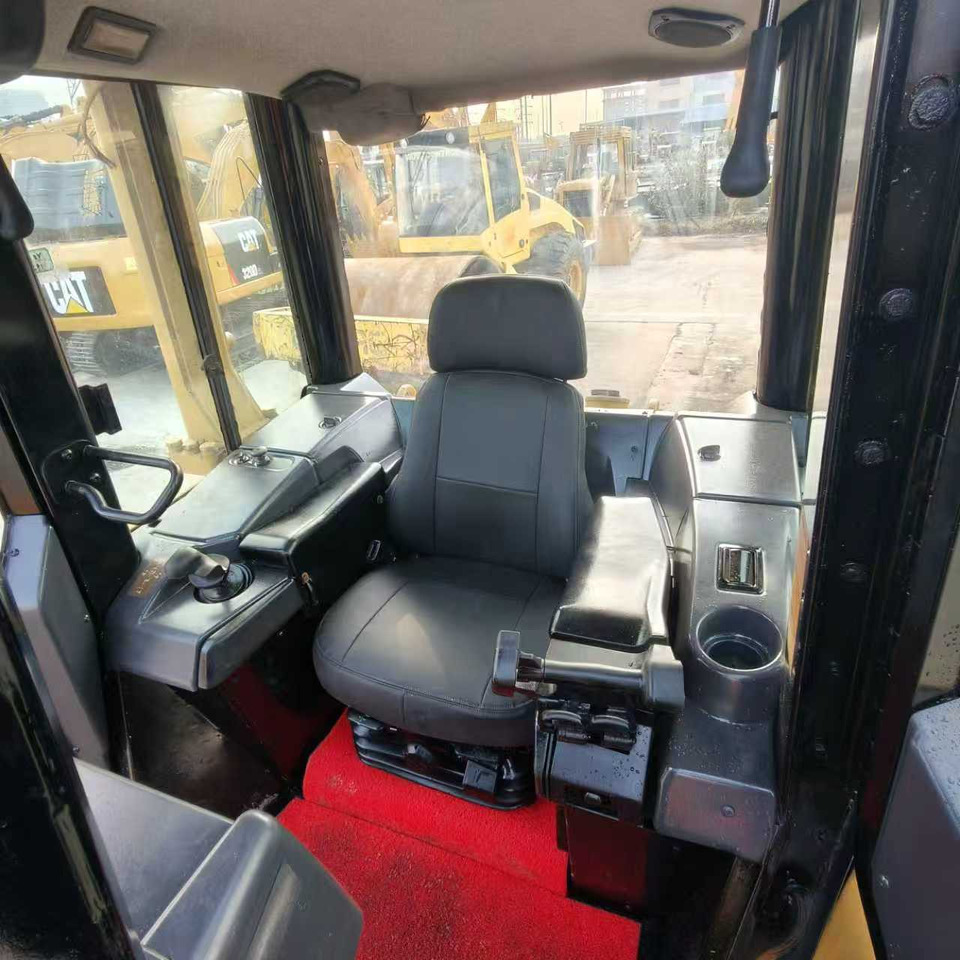 CATERPILLAR D6N - بلدوزر: صورة 4 CATERPILLAR D6N - بلدوزر: صورة 4