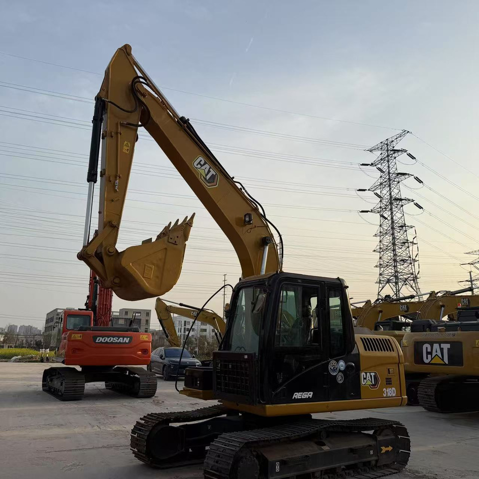 Caterpillar 318D - حفار زاحف: صورة 3 Caterpillar 318D - حفار زاحف: صورة 3