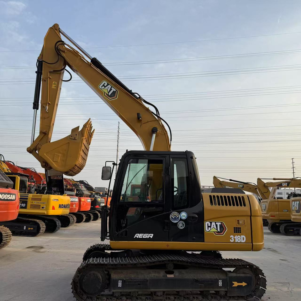 Caterpillar 318D - حفار زاحف: صورة 1 Caterpillar 318D - حفار زاحف: صورة 1