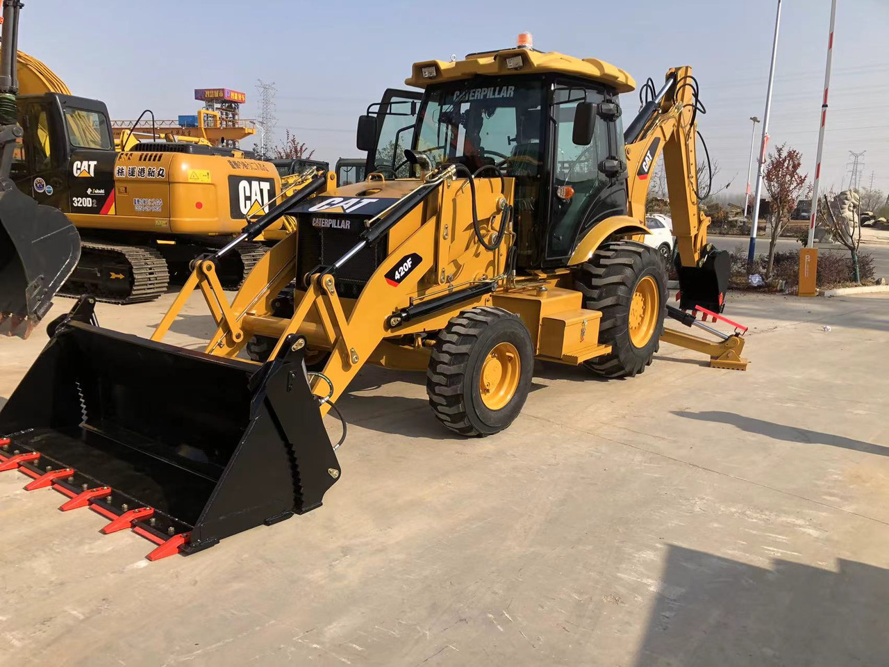 Caterpillar 420F - لودر ذو محراث خلفي/ باكهو: صورة 4 Caterpillar 420F - لودر ذو محراث خلفي/ باكهو: صورة 4