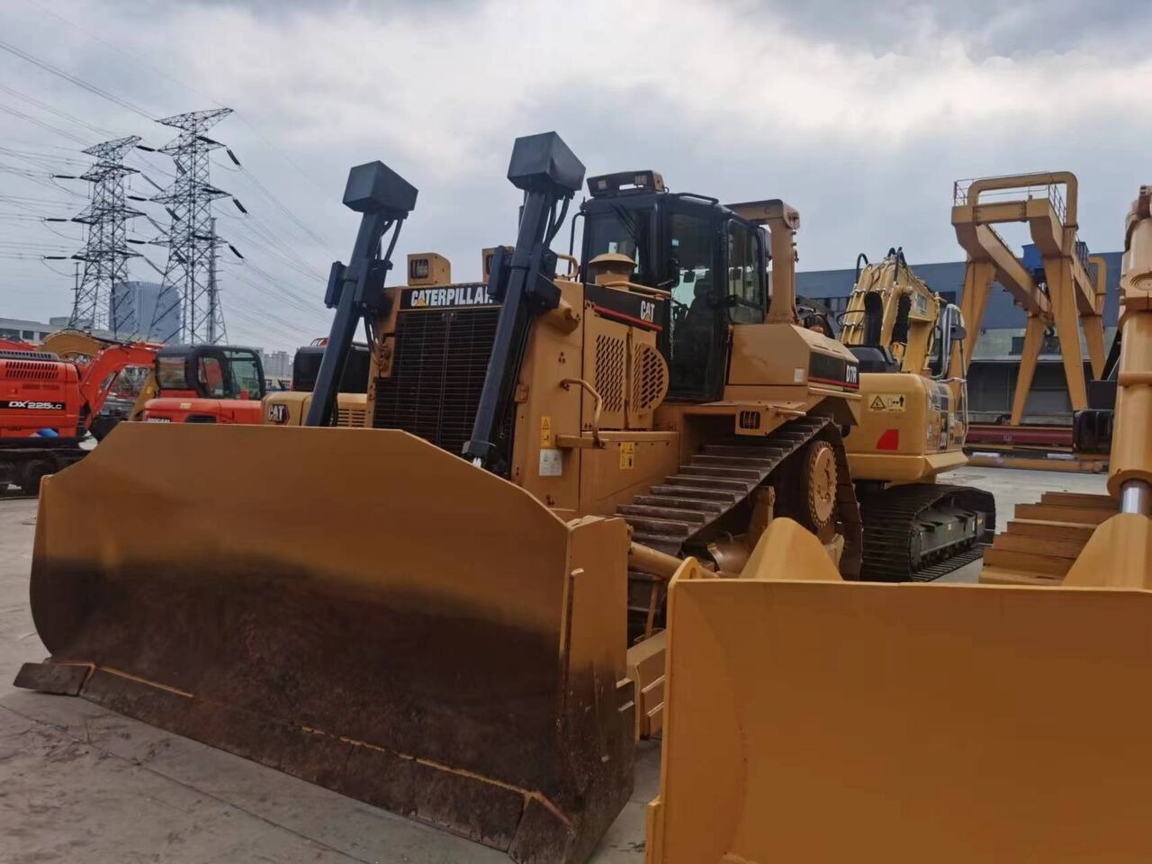Caterpillar D7R - بلدوزر: صورة 2 Caterpillar D7R - بلدوزر: صورة 2