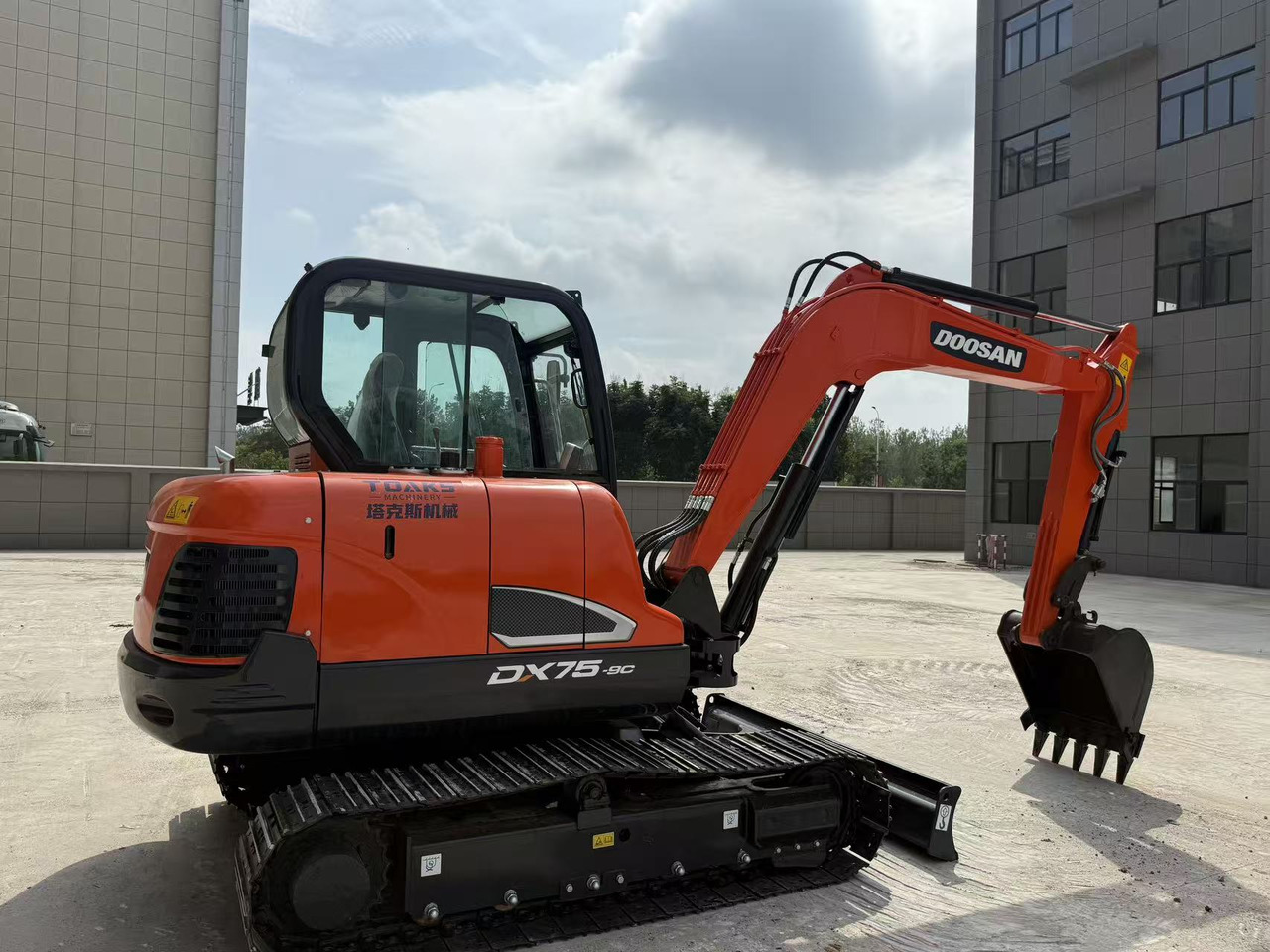 DOOSAN DX75 - حفار صغير: صورة 3 DOOSAN DX75 - حفار صغير: صورة 3