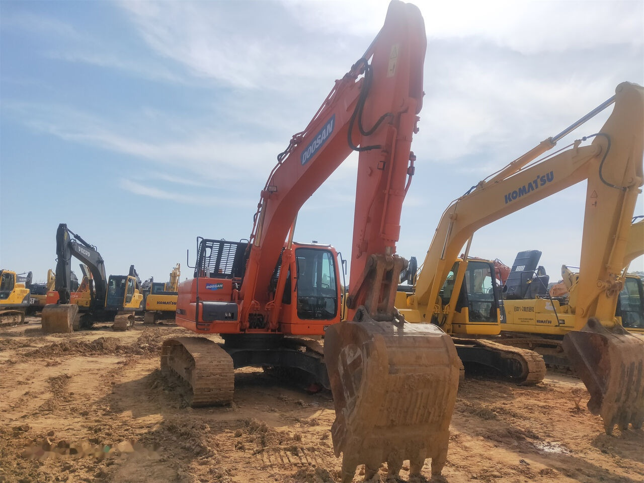 Doosan DX225LC - حفار زاحف: صورة 5 Doosan DX225LC - حفار زاحف: صورة 5