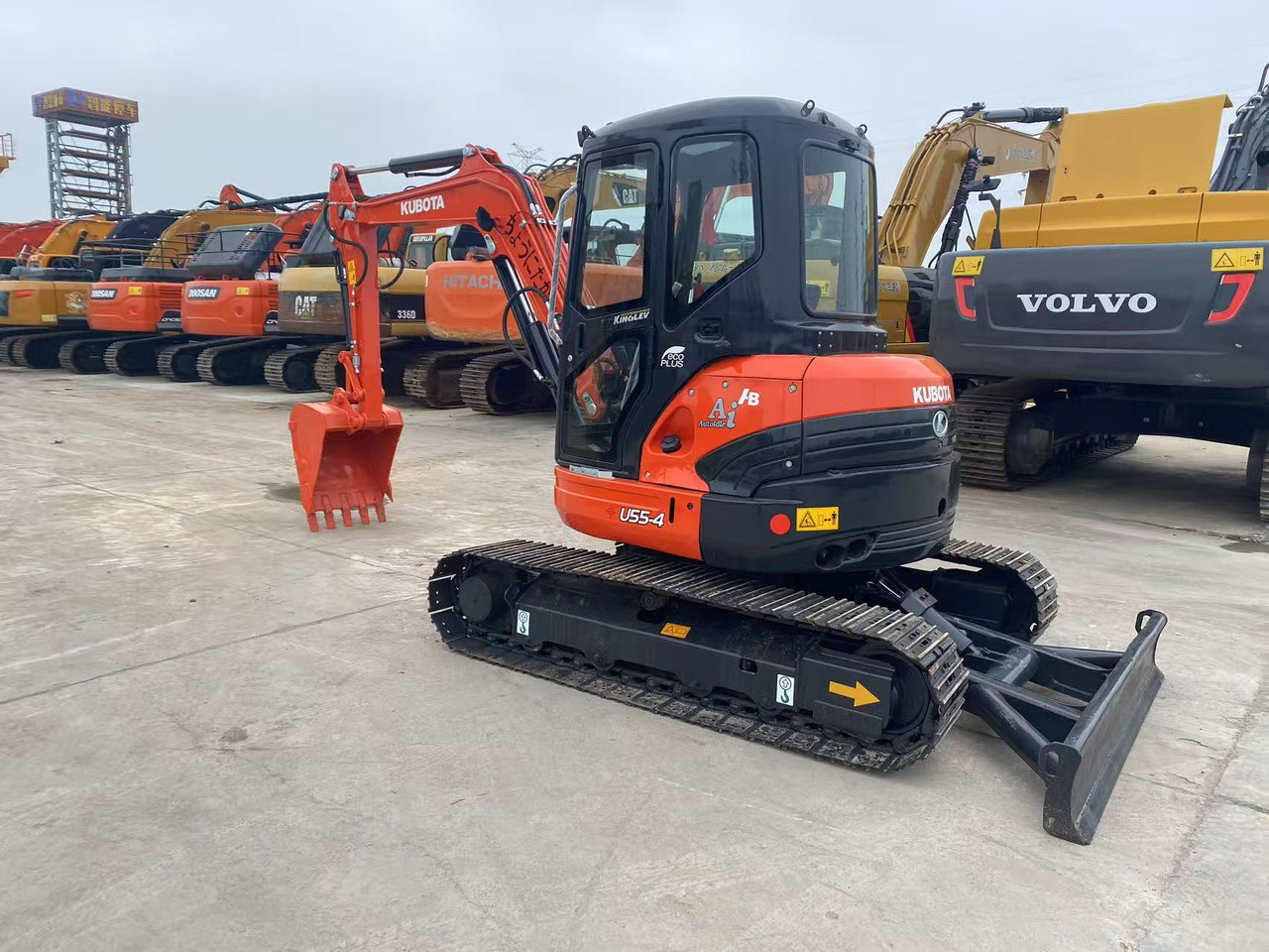 حفار صغير KUBOTA U55: صورة 7