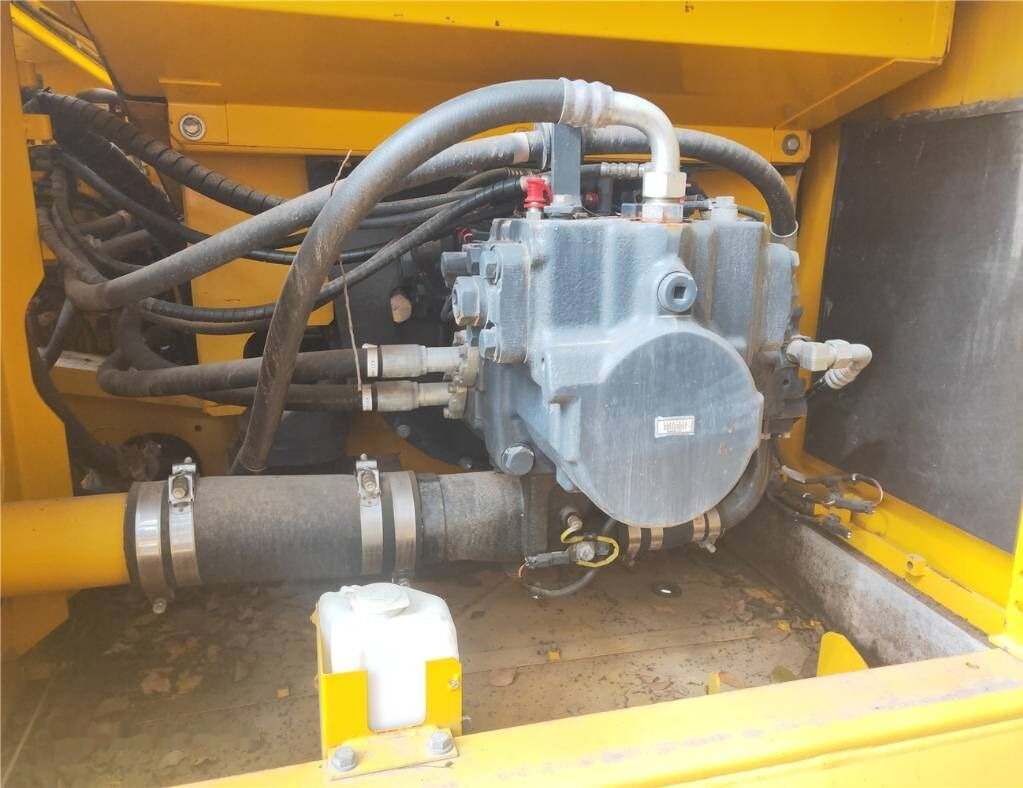 Komatsu PC490LC-10 - حفار زاحف: صورة 5 Komatsu PC490LC-10 - حفار زاحف: صورة 5