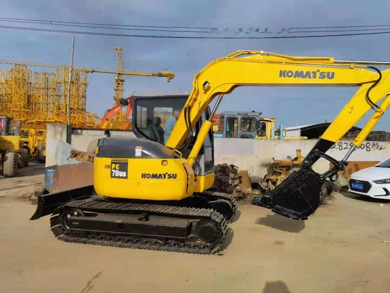 Komatsu PC78US - حفار صغير: صورة 1 Komatsu PC78US - حفار صغير: صورة 1