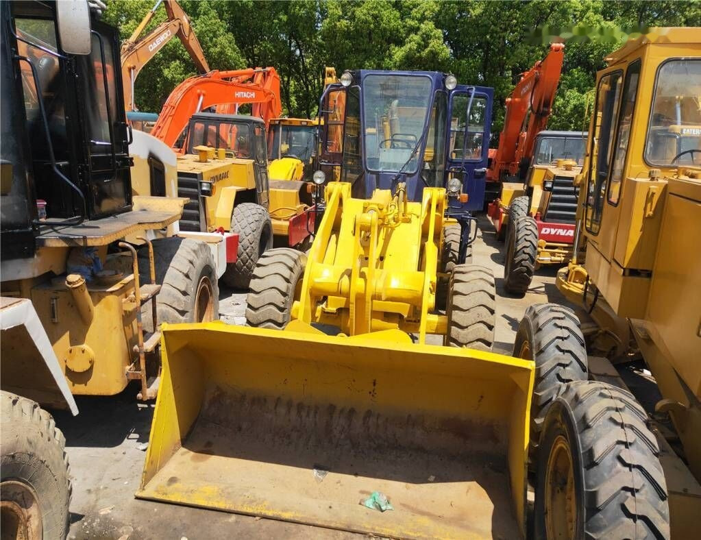Komatsu WA300 - اللودر بعجل: صورة 3 Komatsu WA300 - اللودر بعجل: صورة 3