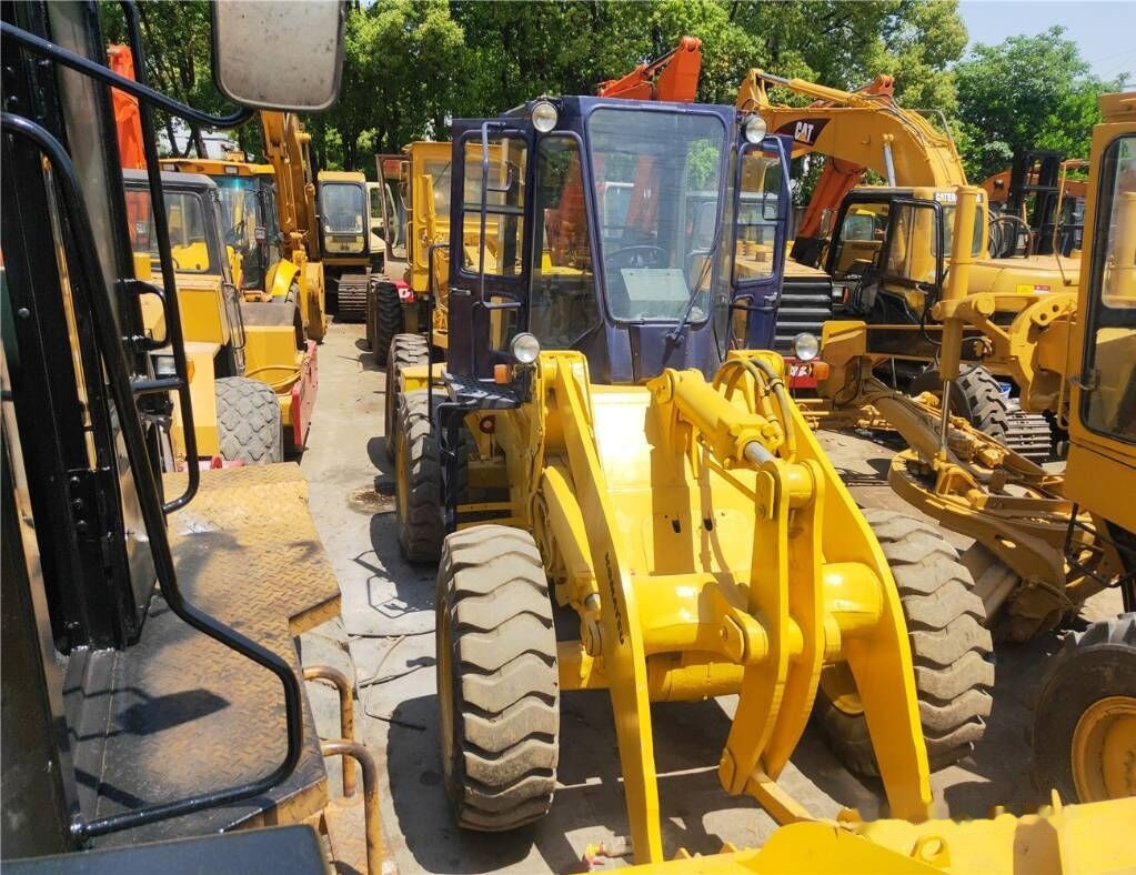 Komatsu WA300 - اللودر بعجل: صورة 2 Komatsu WA300 - اللودر بعجل: صورة 2
