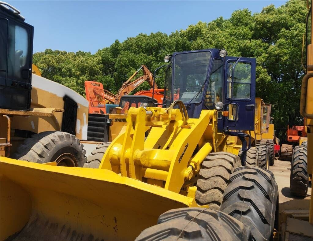 Komatsu WA300 - اللودر بعجل: صورة 5 Komatsu WA300 - اللودر بعجل: صورة 5