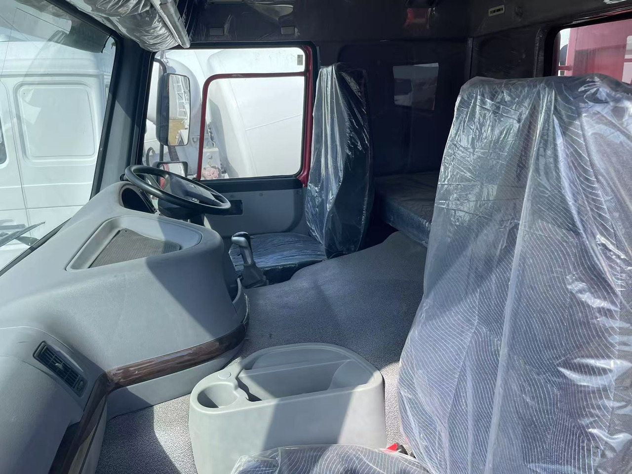 Sinotruk HOWO 371 8*4 Dump truck - شاحنة قلاب: صورة 5 Sinotruk HOWO 371 8*4 Dump truck - شاحنة قلاب: صورة 5