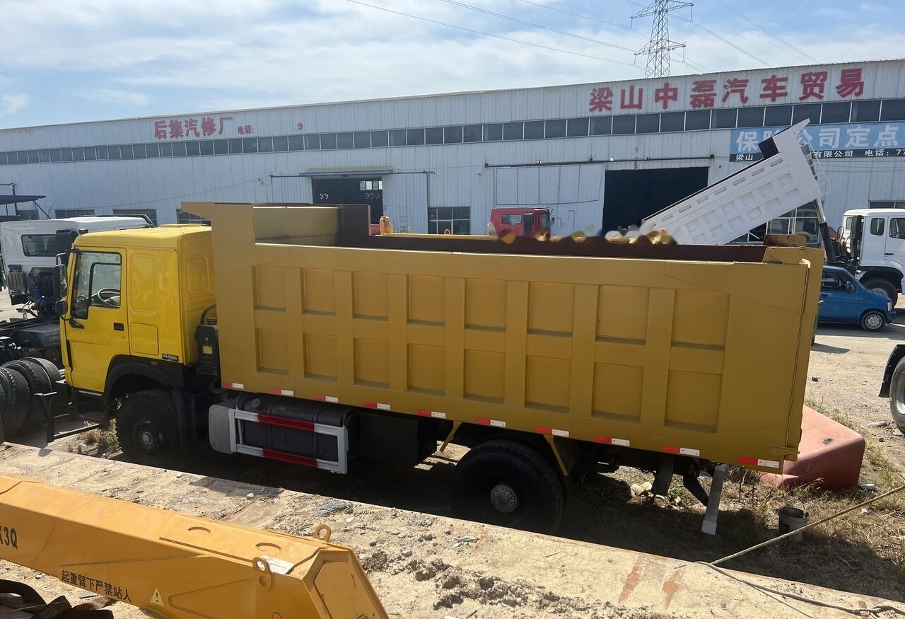Sinotruk HOWO 4*2 Dump truck - شاحنة قلاب: صورة 1 Sinotruk HOWO 4*2 Dump truck - شاحنة قلاب: صورة 1