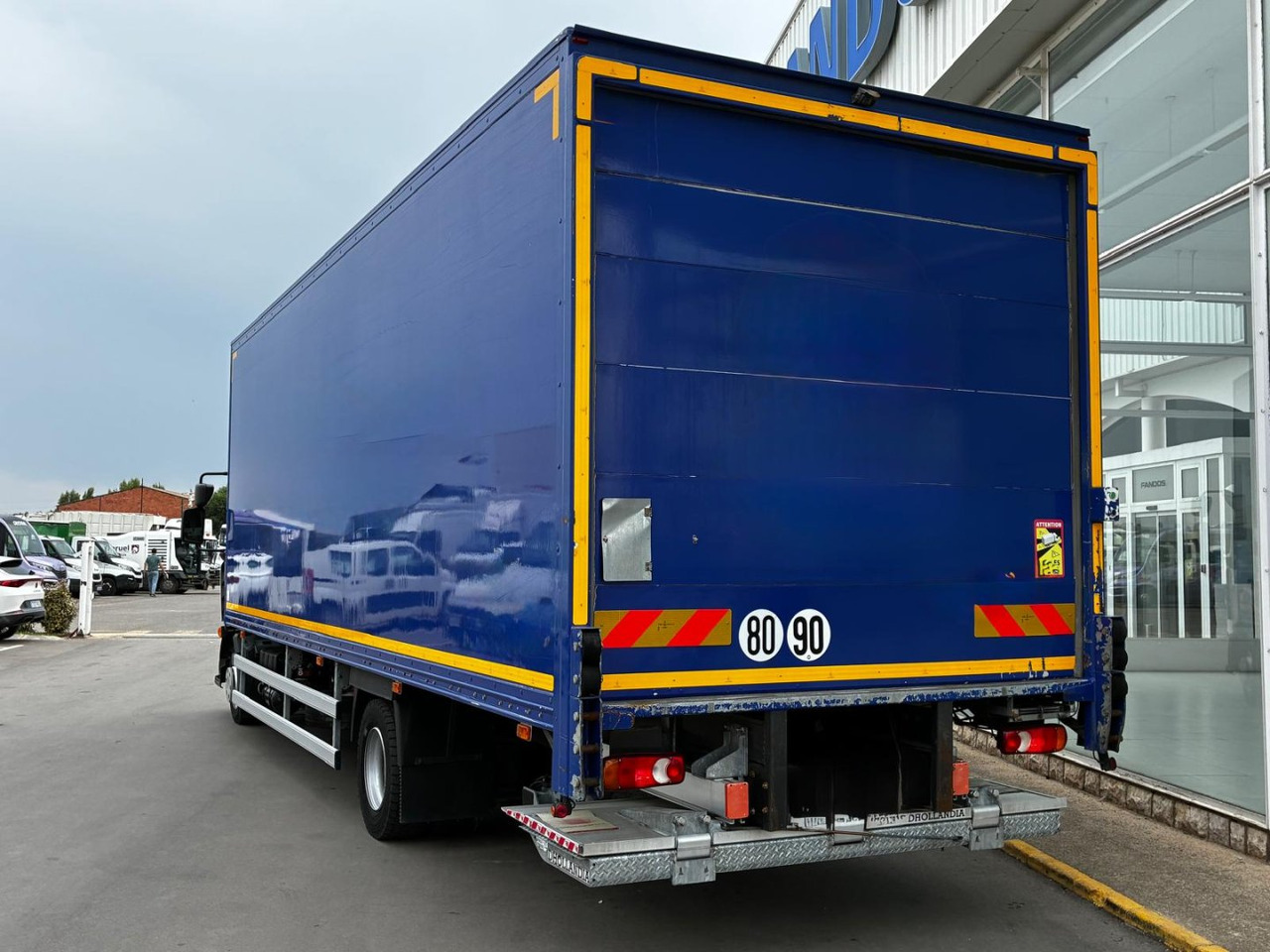 Caja cerrada Renault D120-210 - شاحنة صندوقية: صورة 4 Caja cerrada Renault D120-210 - شاحنة صندوقية: صورة 4
