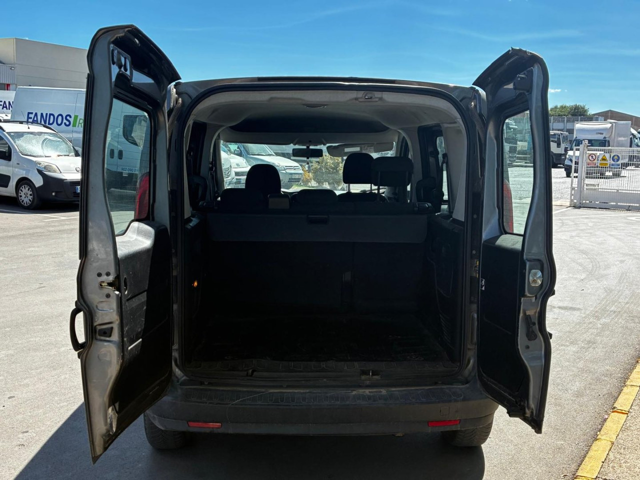 Furgón Fiat Dobló 5 plazas - فان: صورة 5 Furgón Fiat Dobló 5 plazas - فان: صورة 5