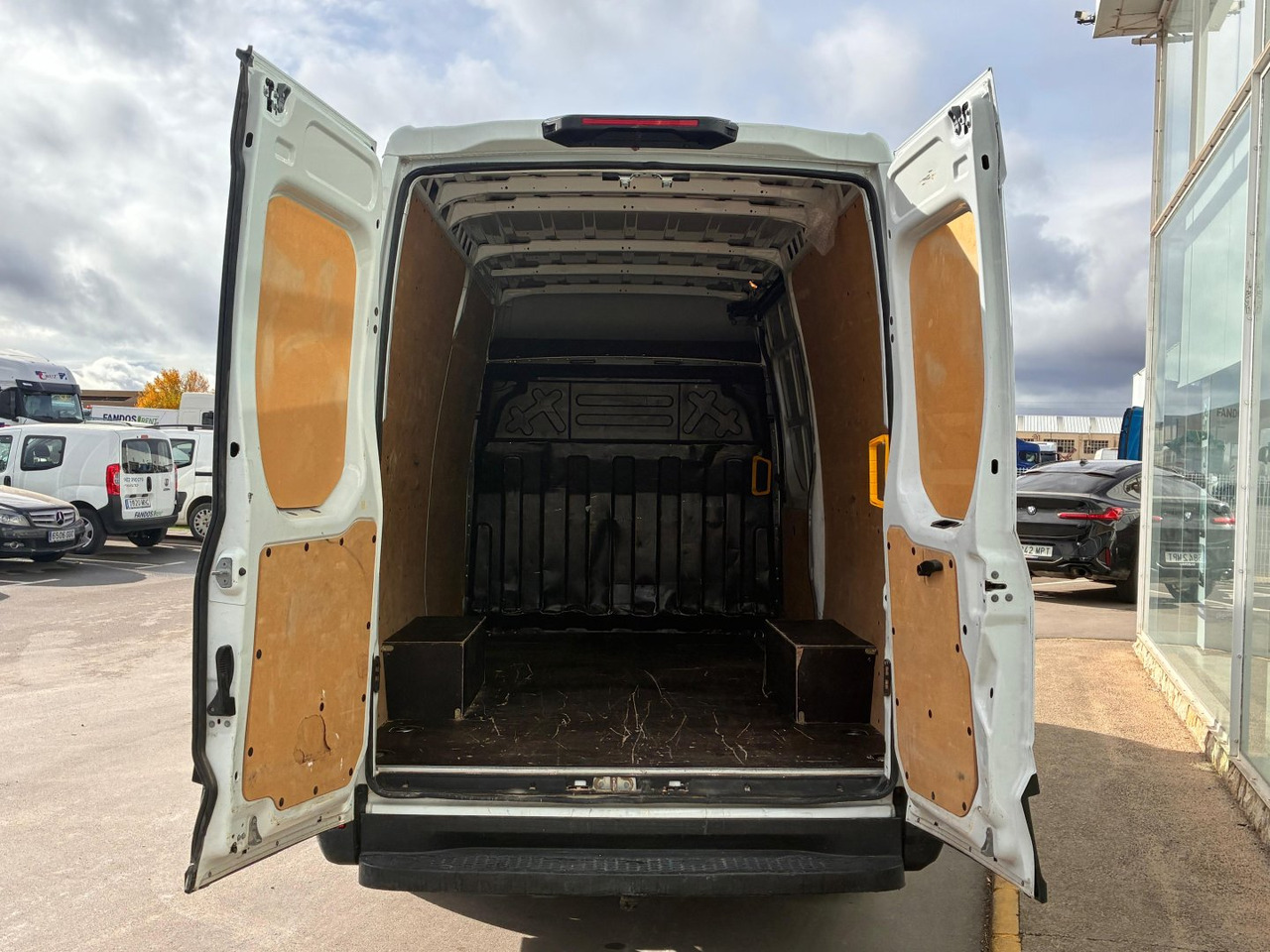 Furgón IVECO 35S16 V 12m3 - فان: صورة 5 Furgón IVECO 35S16 V 12m3 - فان: صورة 5