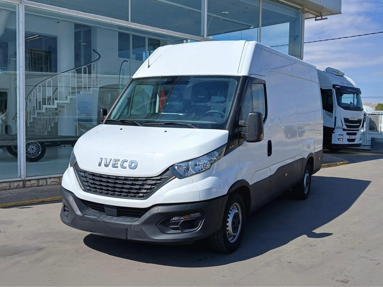 Furgón IVECO 35S16 V 12m3 - فان: صورة 1 Furgón IVECO 35S16 V 12m3 - فان: صورة 1