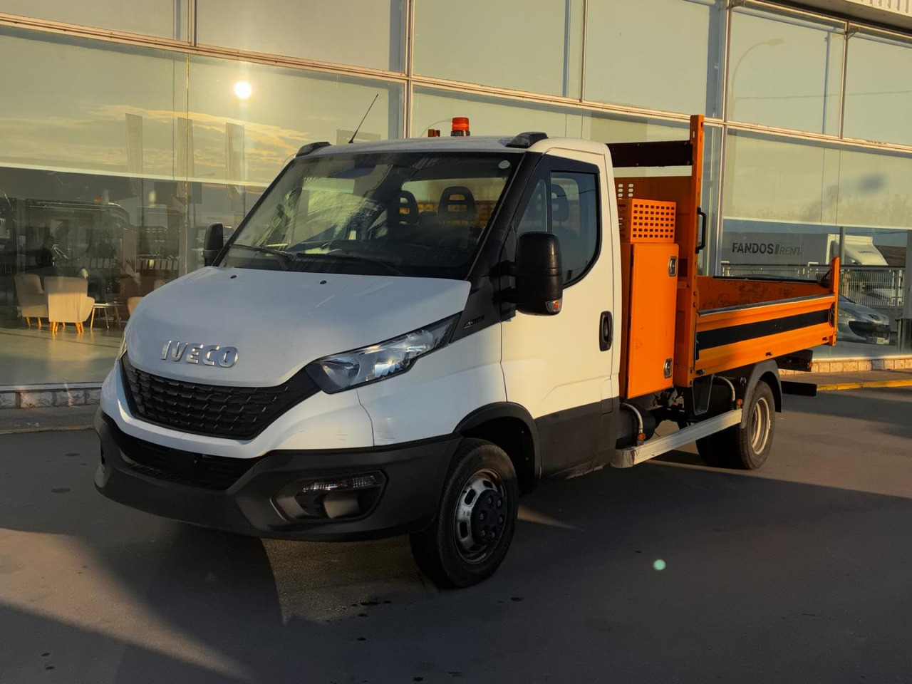Volquete/Dumper IVECO 35C14 CAJA BASCULANTE - قلاب صغير: صورة 1 Volquete/Dumper IVECO 35C14 CAJA BASCULANTE - قلاب صغير: صورة 1