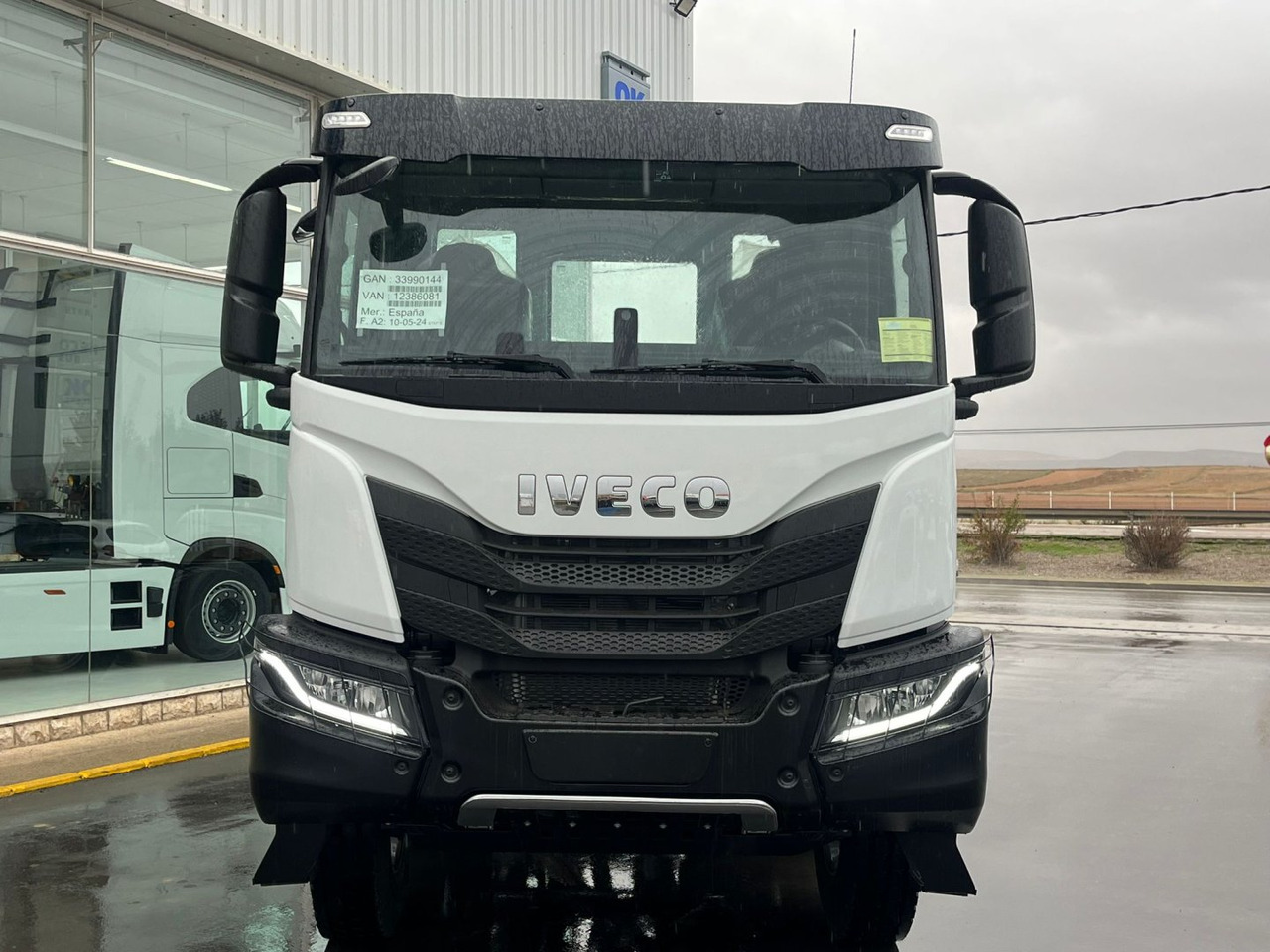 Volquete/Dumper IVECO T-WAY 510cv 8X4 - شاحنة بهيكل معدني للمقصورة: صورة 2 Volquete/Dumper IVECO T-WAY 510cv 8X4 - شاحنة بهيكل معدني للمقصورة: صورة 2
